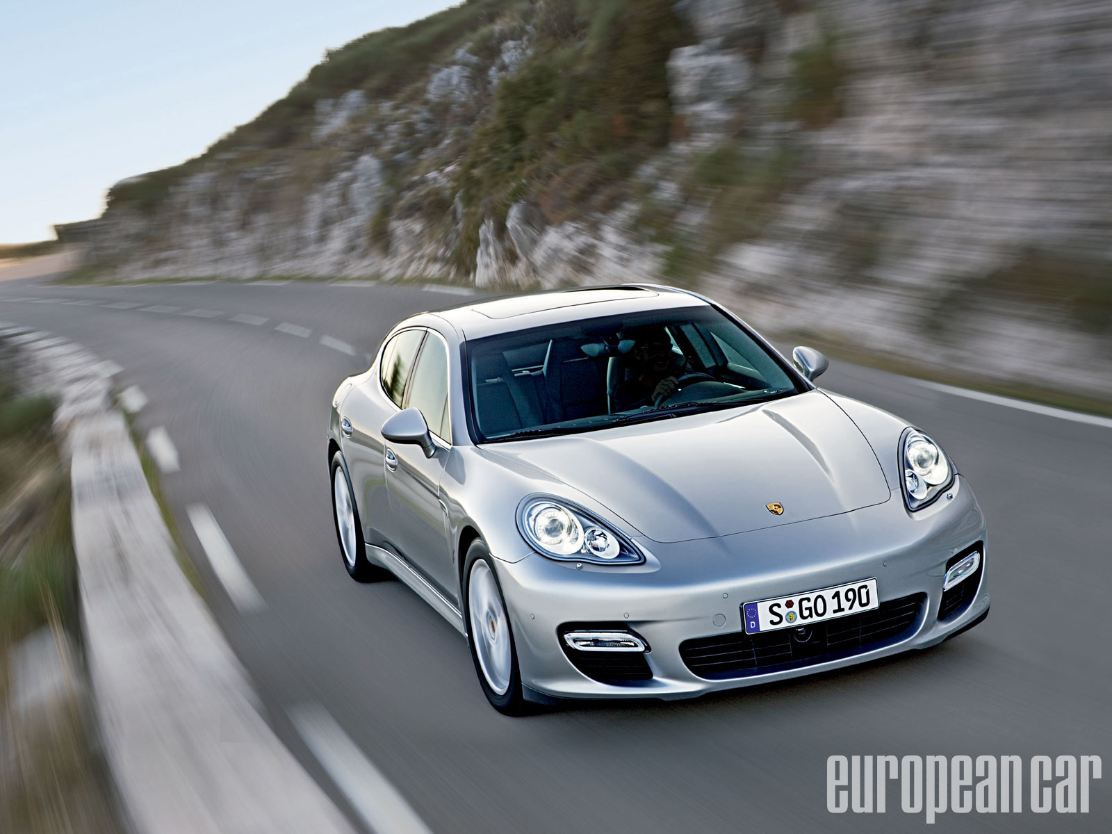 Foto van PORSCHE PANAMERA TURBO