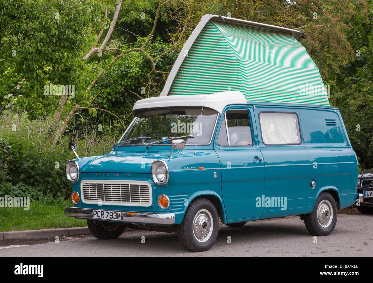 Ford Transit 100 Kampeerwagen  1977 - voorkant