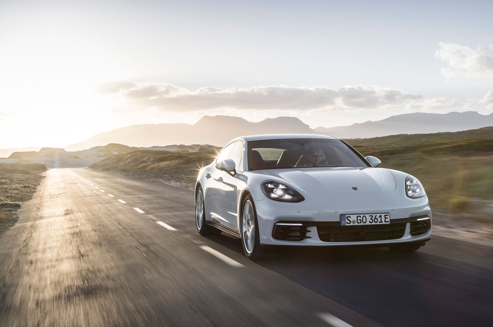 Foto van PORSCHE PANAMERA 4 E-HYBRID