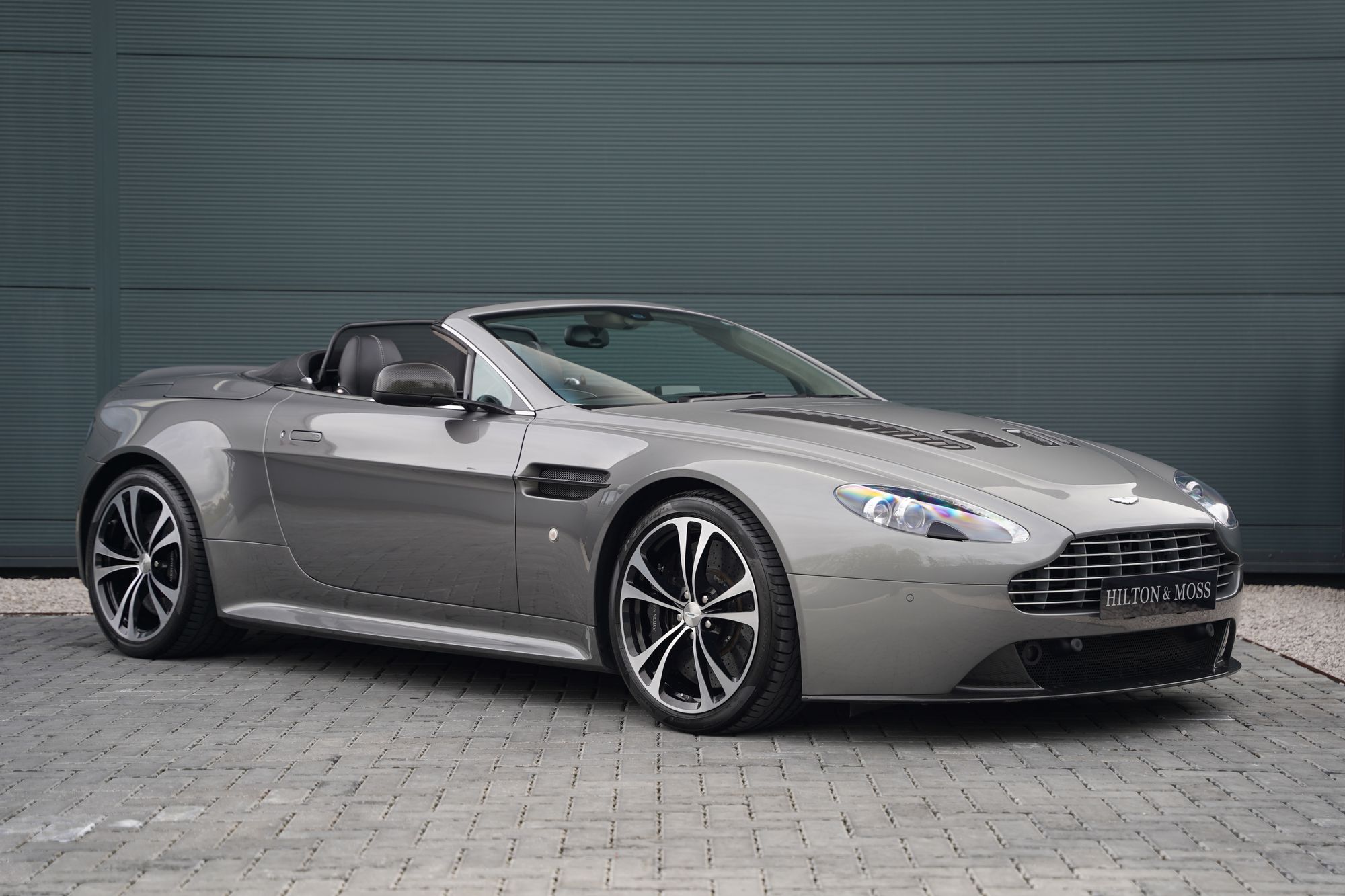 Foto van ASTON MARTIN V12 VANTAGE ROADSTER