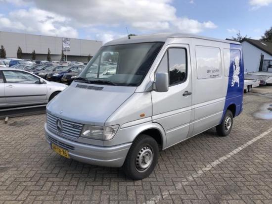 Foto van MERCEDES-BENZ 208 D
