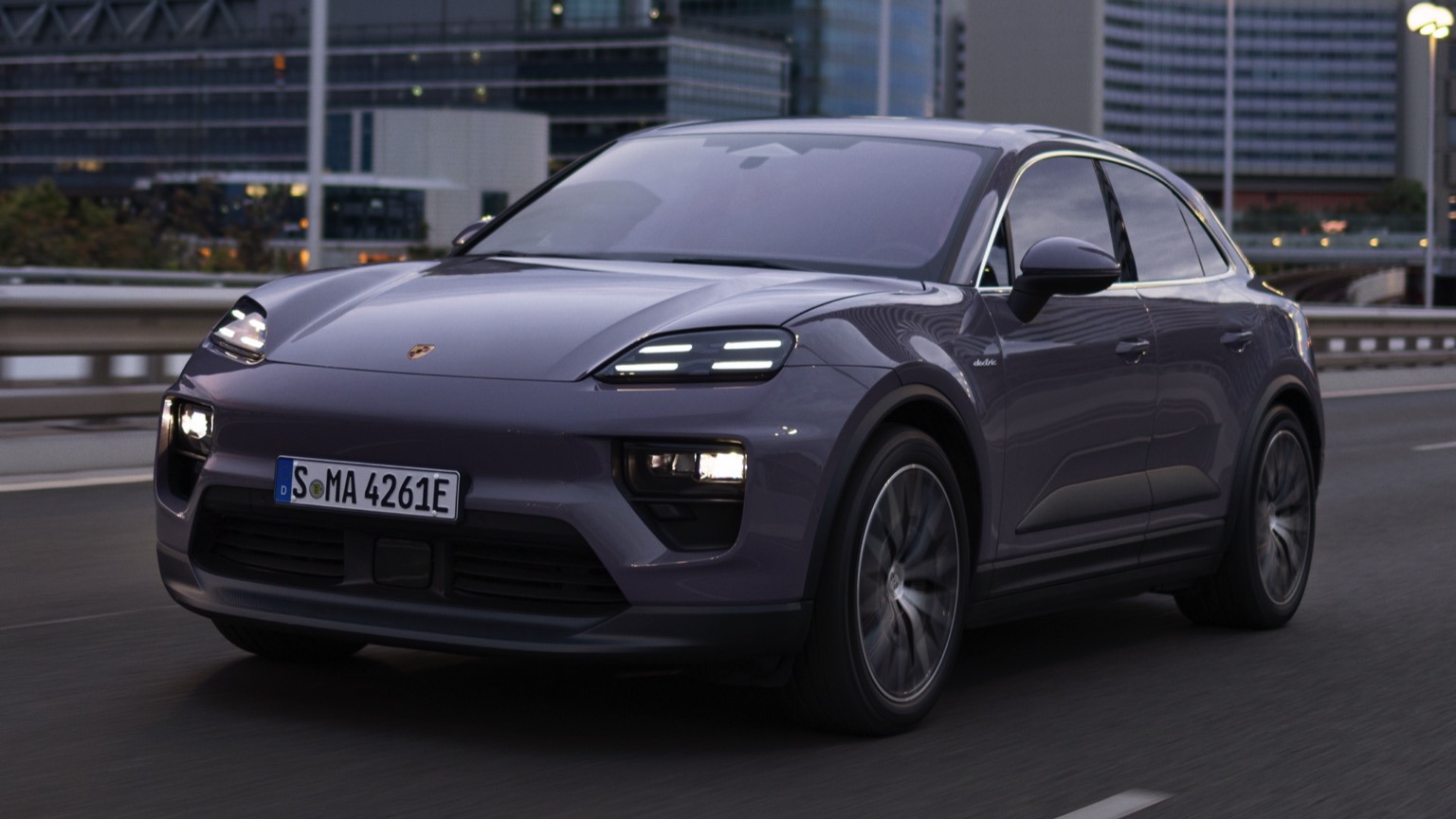 Foto van PORSCHE MACAN 4