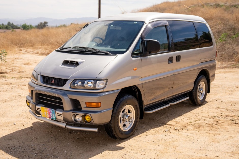 Foto van MITSUBISHI L400