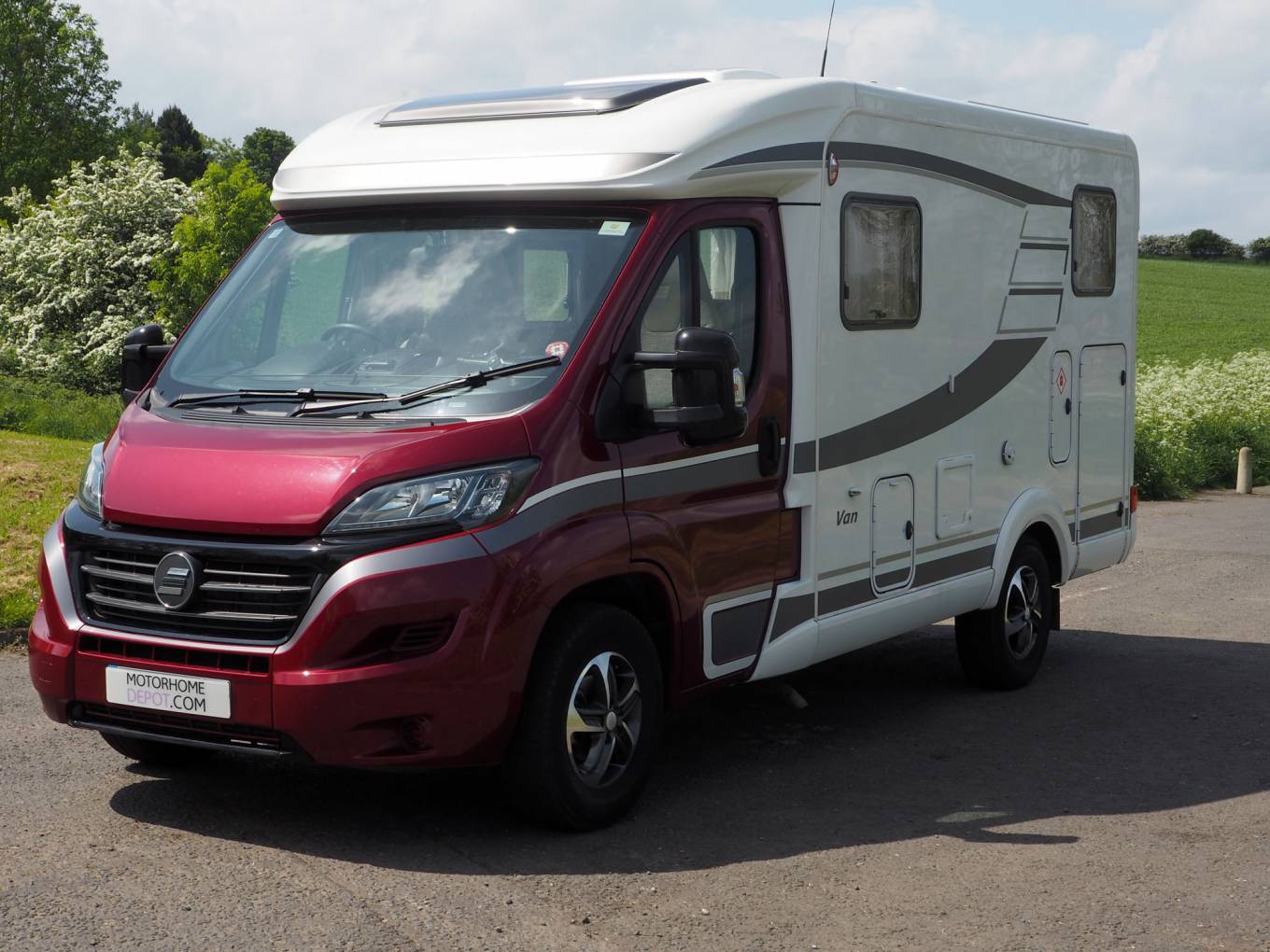 Foto van HYMER VAN 374