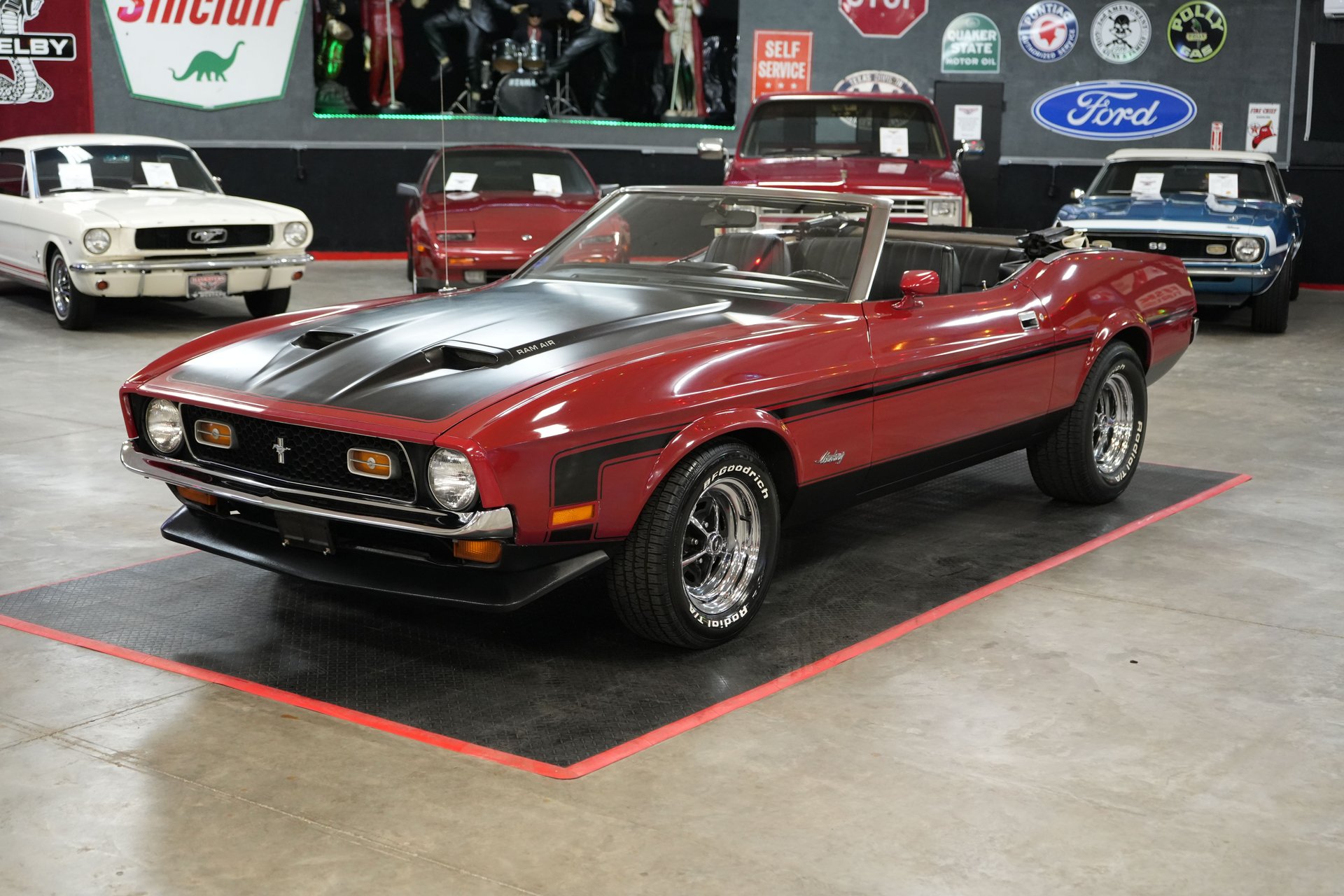 Foto van FORD MUSTANG CONVERTIBLE