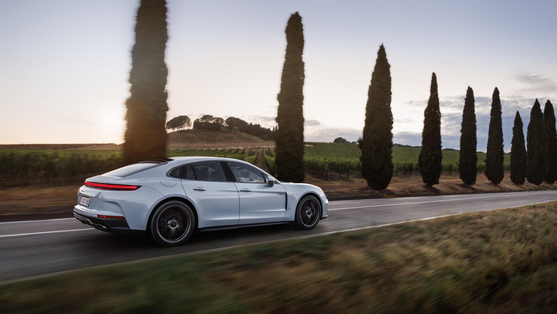 Foto van PORSCHE PANAMERA TURBO S E-HYBRID