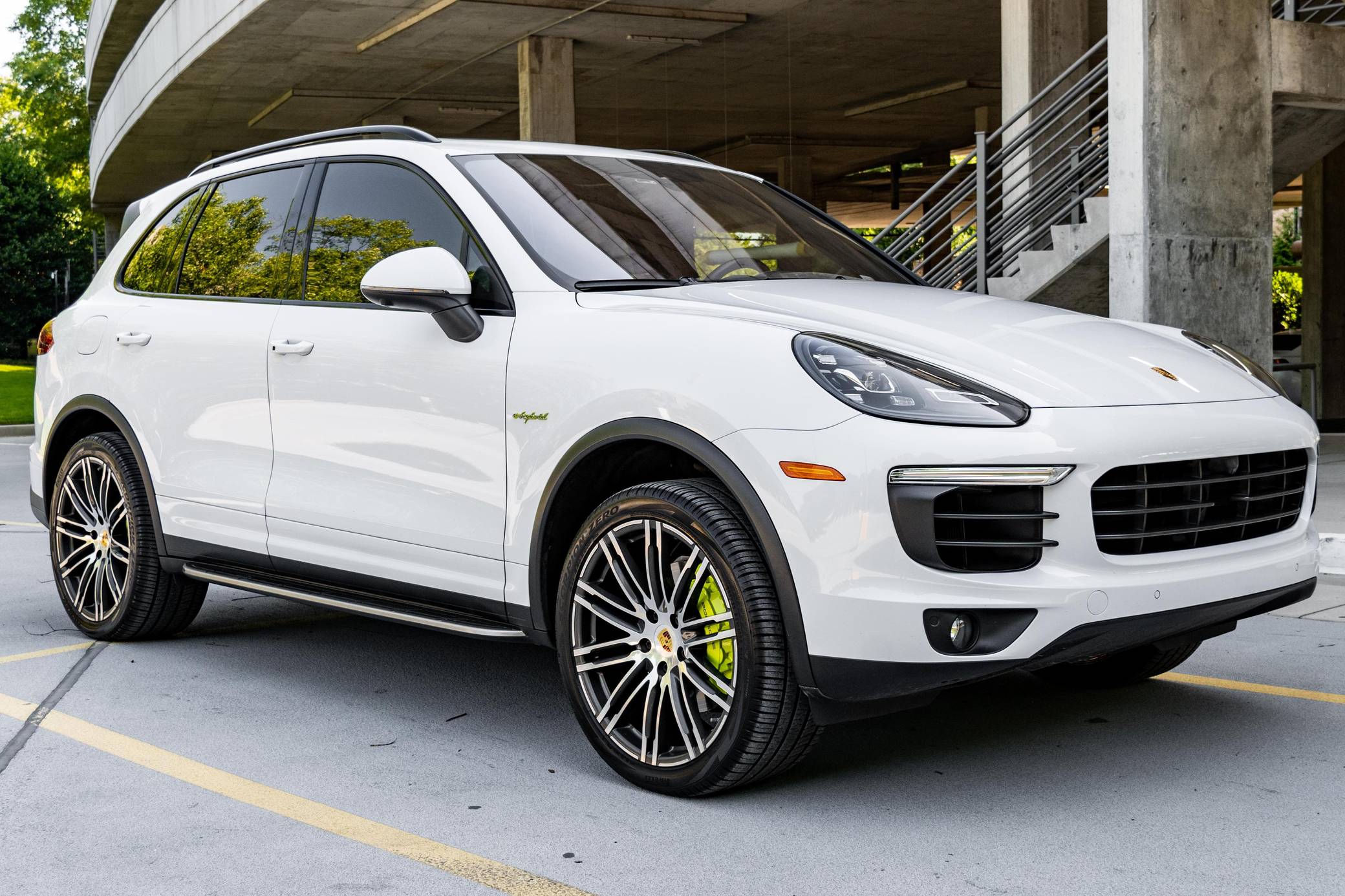 Foto van PORSCHE CAYENNE S E-HYBRID