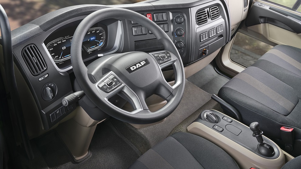 Foto van DAF XB 210 FA