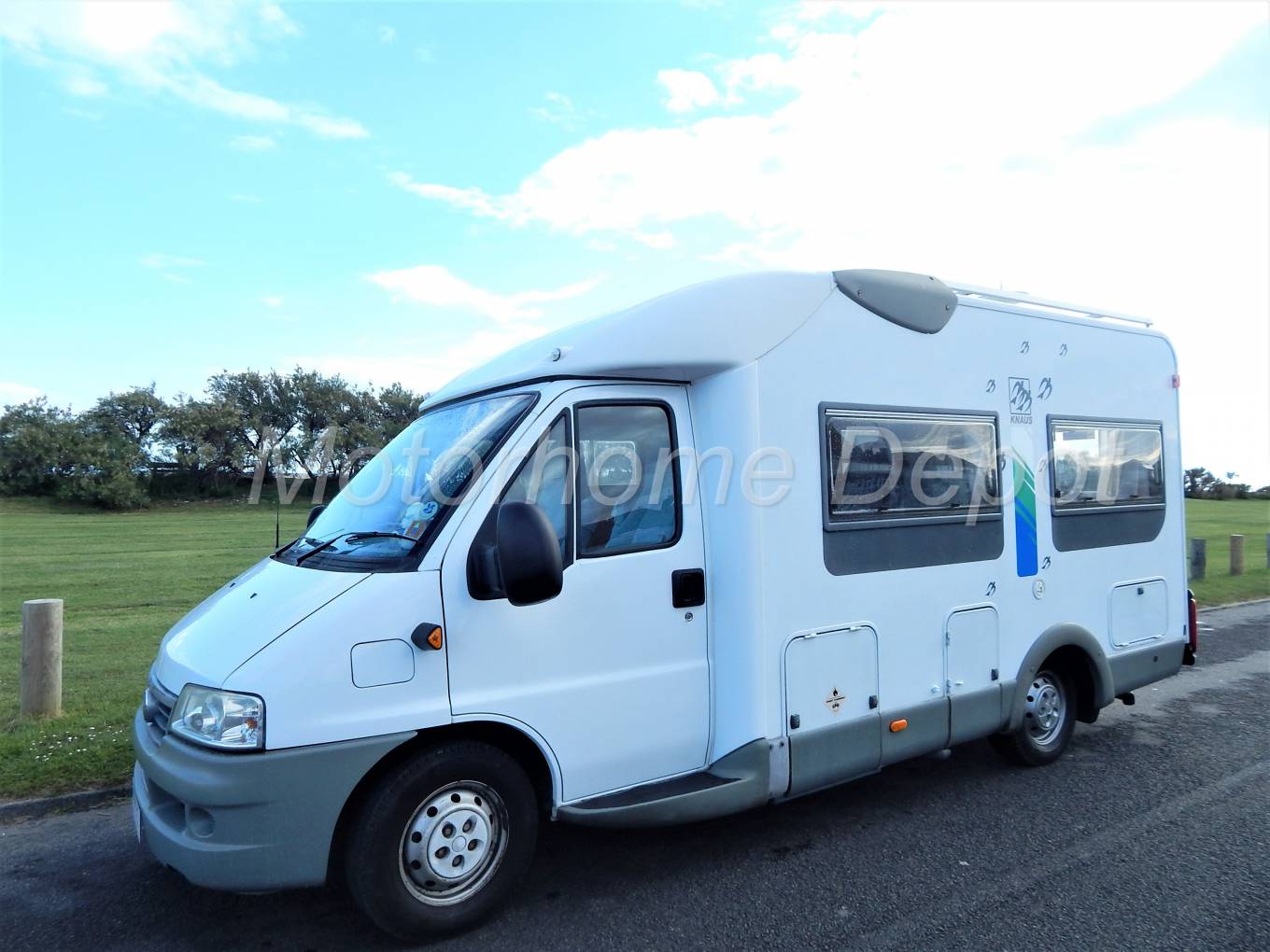 Foto van KNAUS SUN-TRAVELLER-TI
