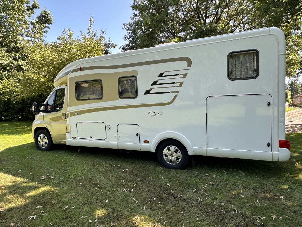 Foto van HYMER EXT 588