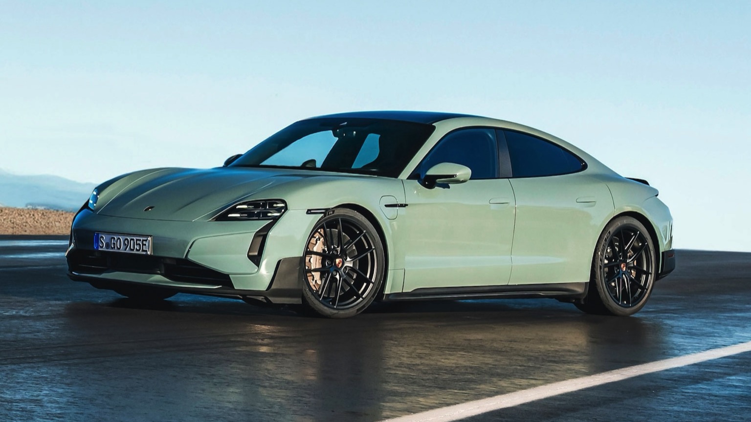 Foto van PORSCHE TAYCAN TURBO
