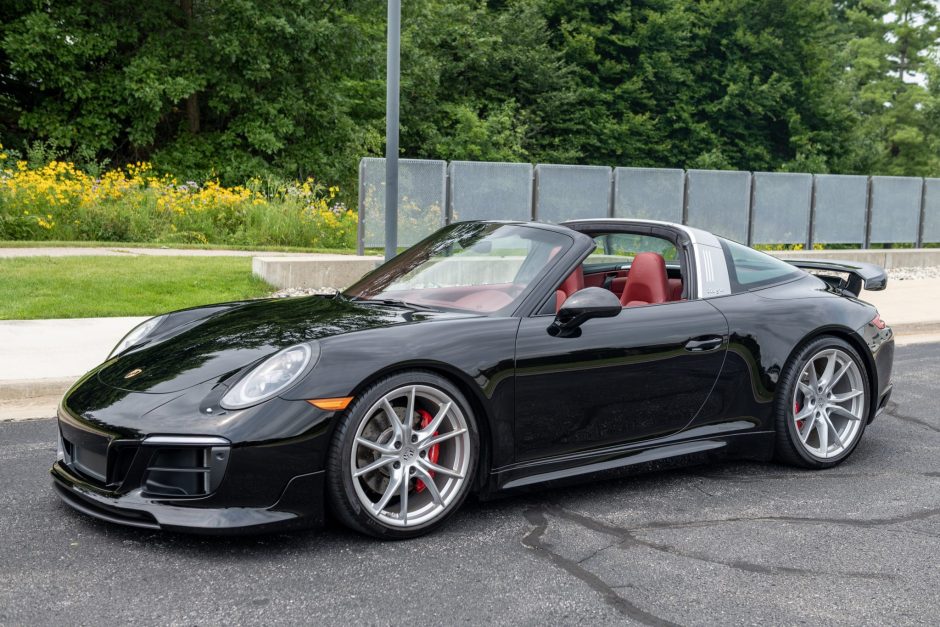 Foto van PORSCHE 911 TARGA 4S