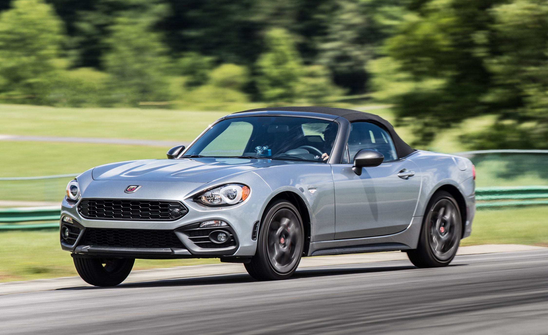 Foto van ABARTH 124 SPIDER