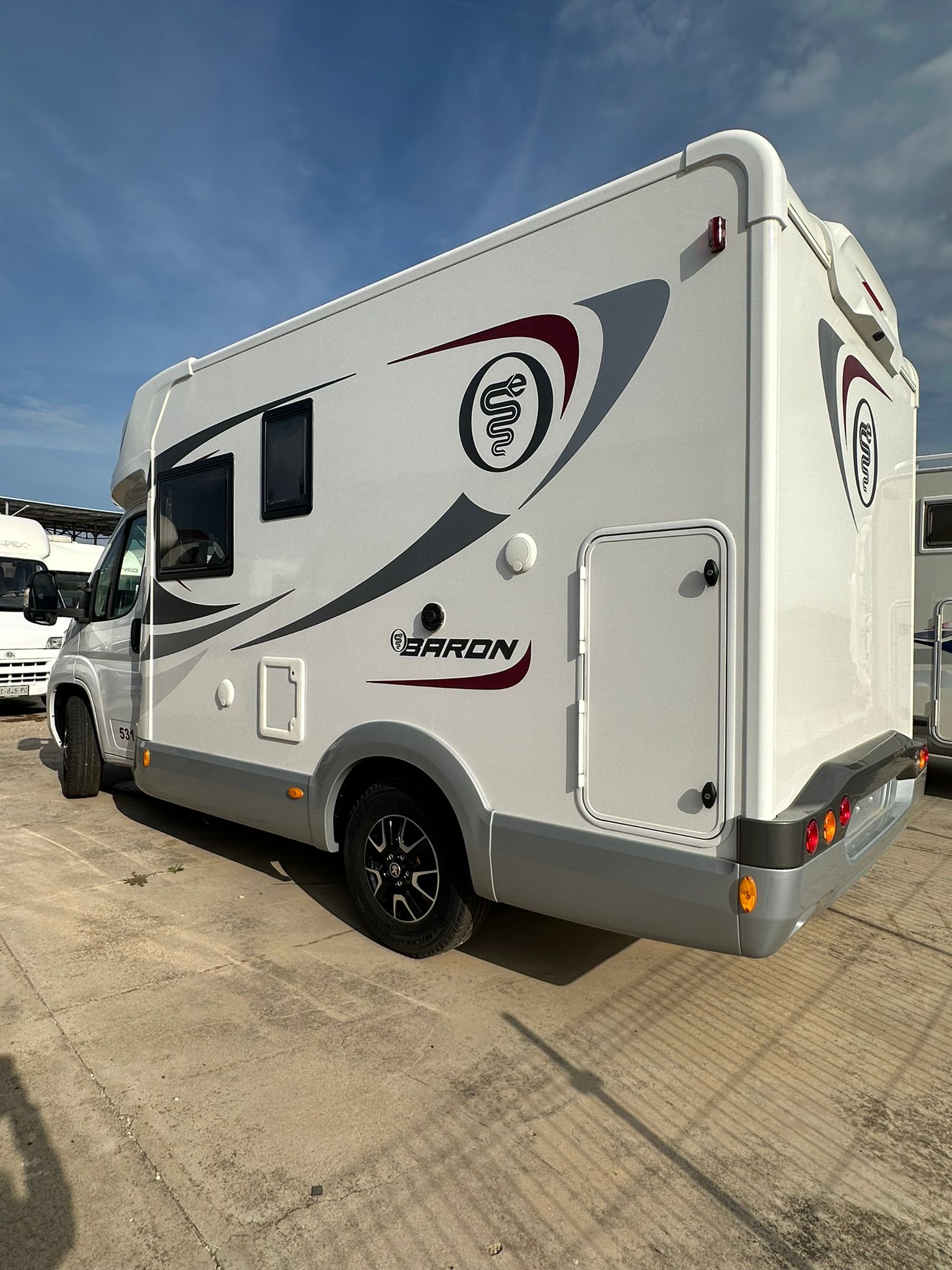 Foto van ELNAGH T-LOFT 531