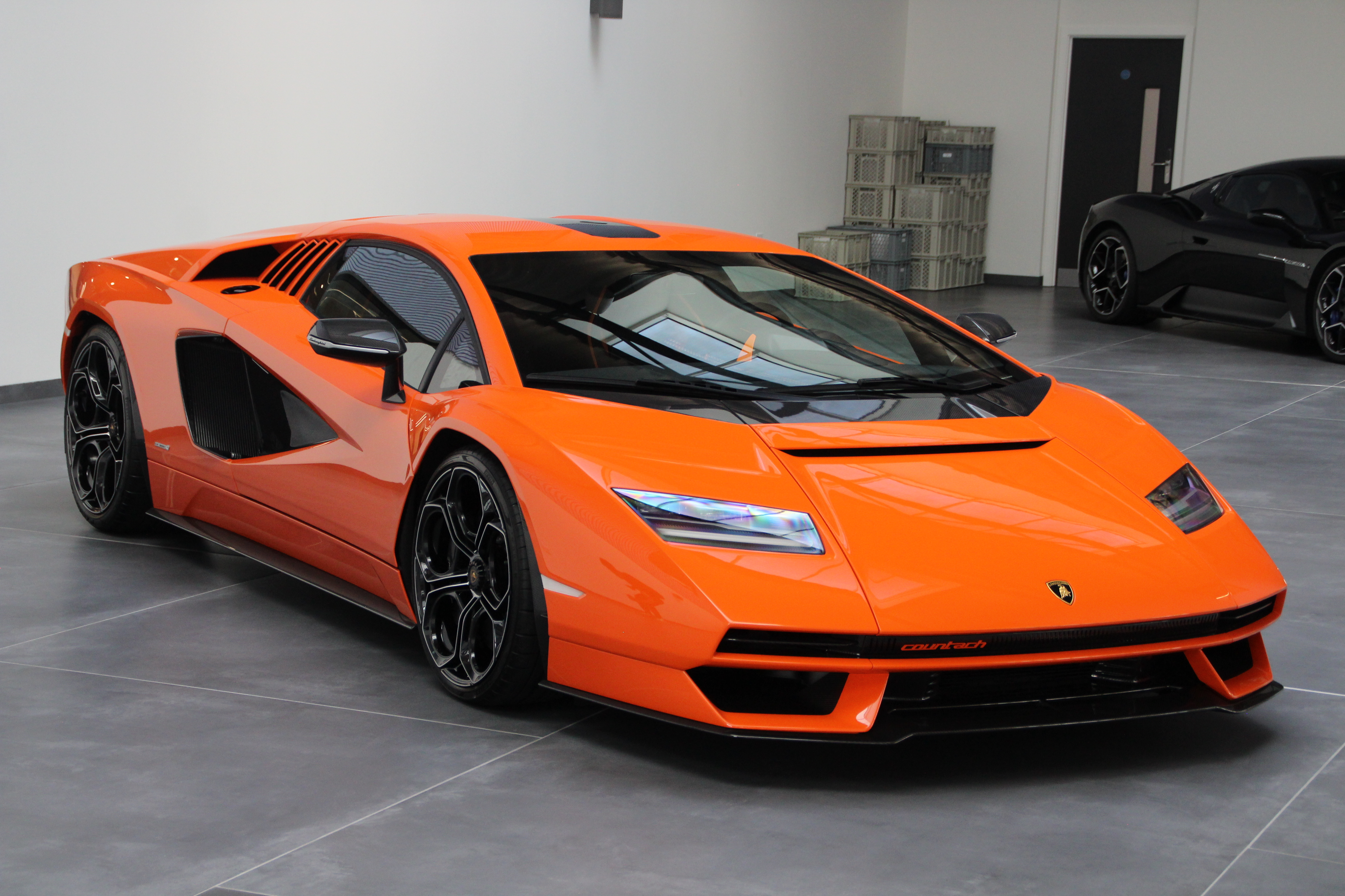Foto van LAMBORGHINI AVENTADOR (COUNTACH)