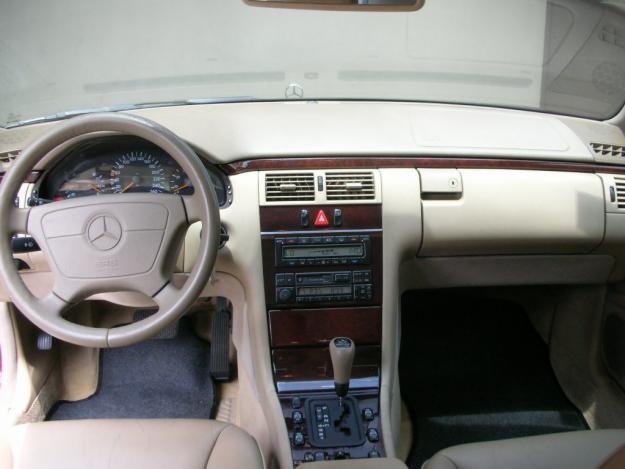 Foto van MERCEDES-BENZ E 240
