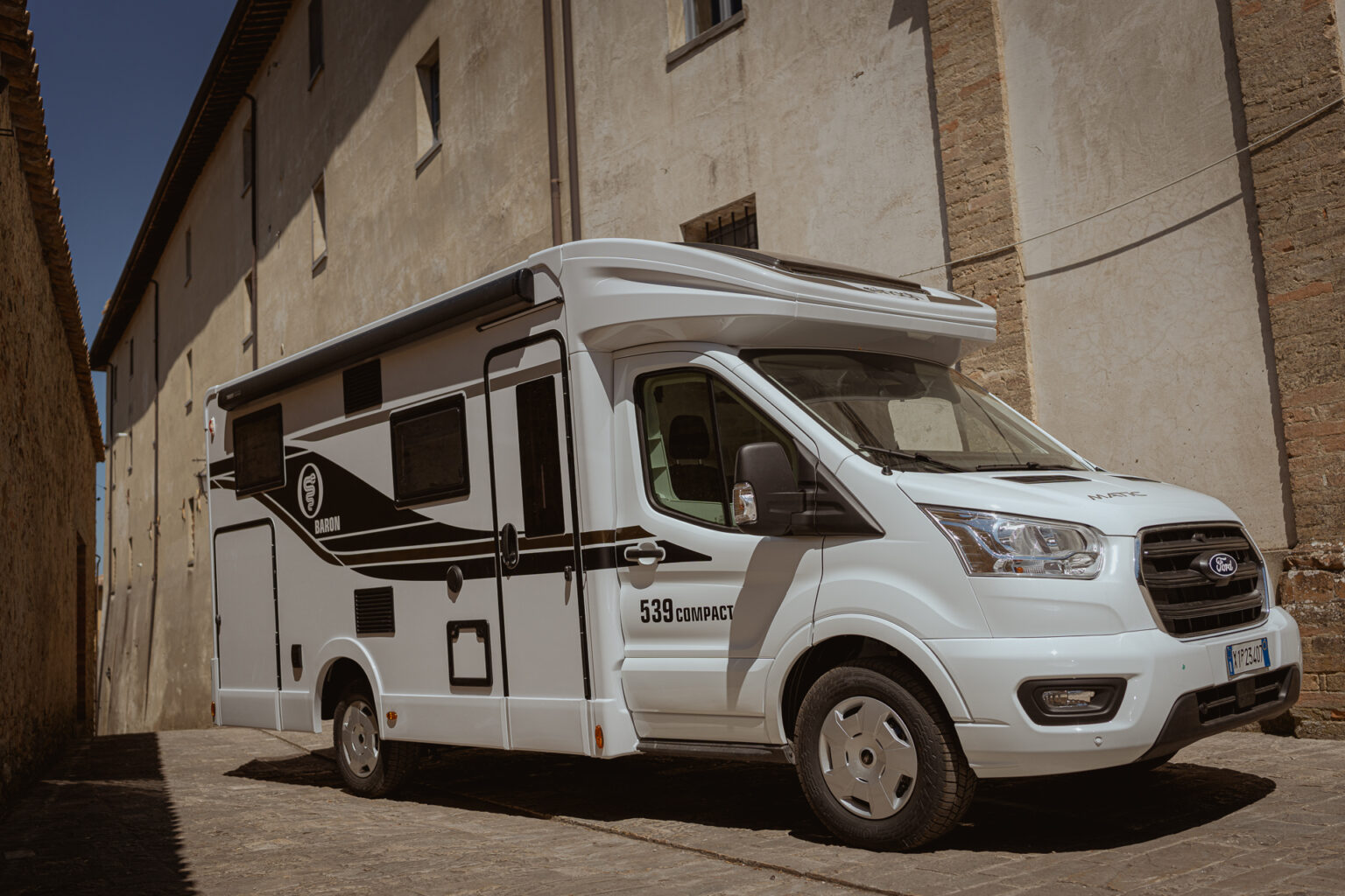 Foto van ELNAGH BARON 26