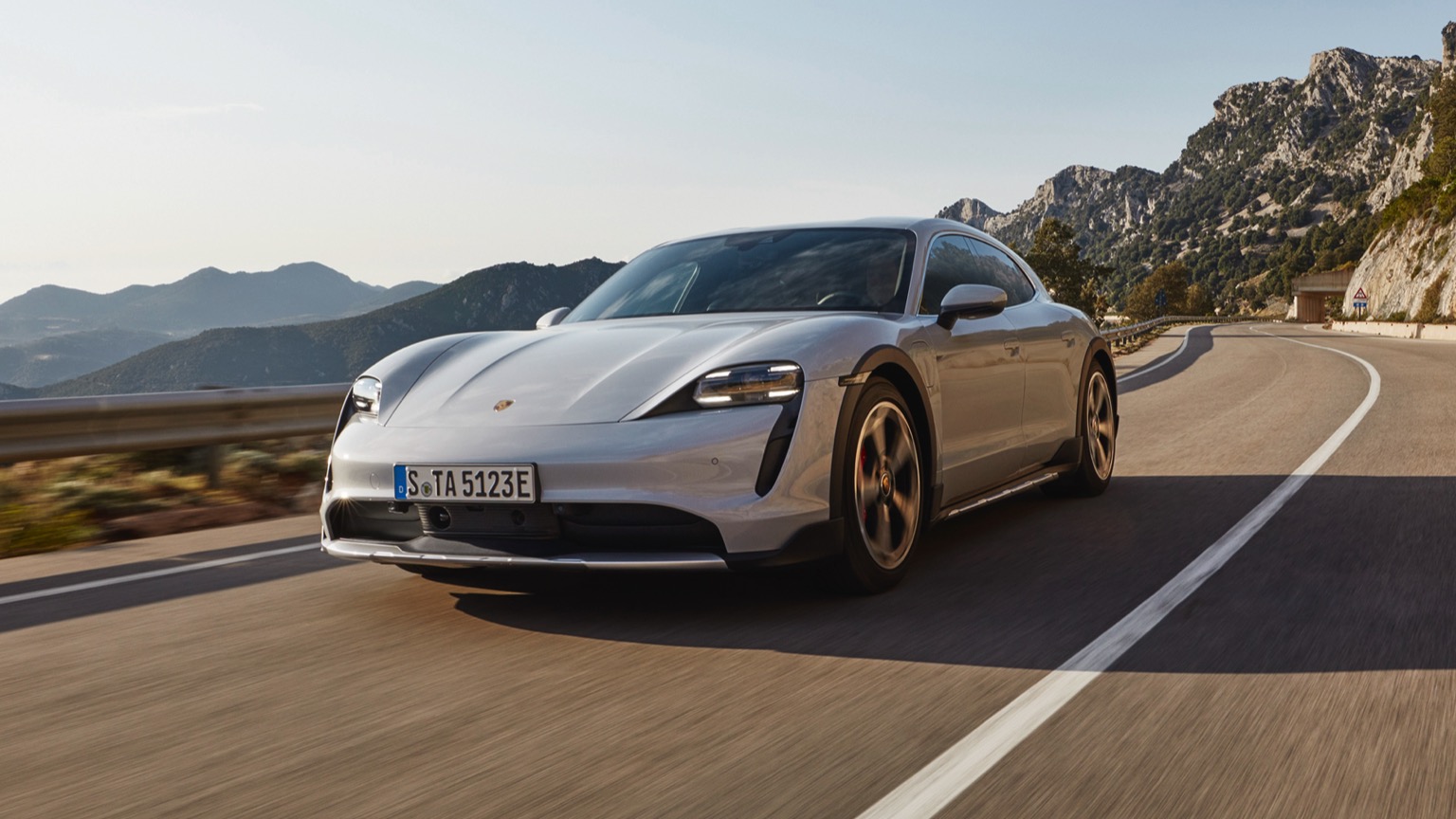 Foto van PORSCHE Taycan 4