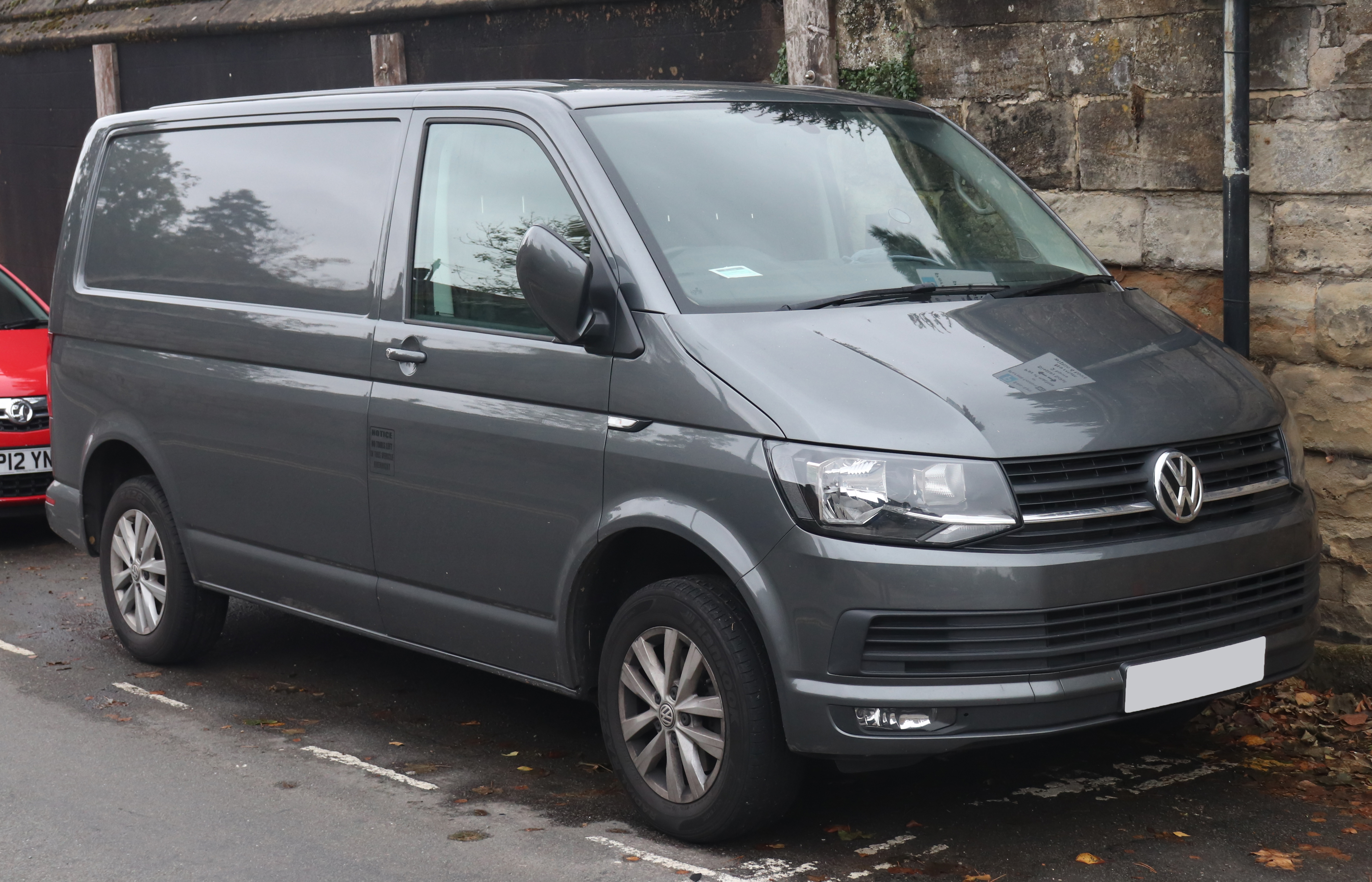 Volkswagen Transporter Kombi 2.0 TSI L2H1 2018 - voorkant