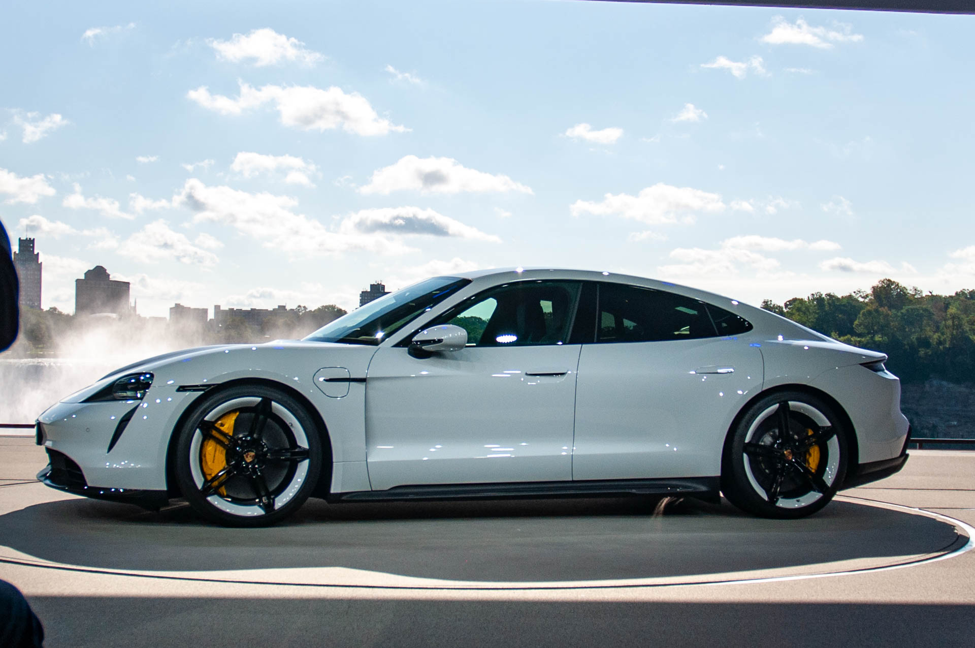 Foto van PORSCHE TAYCAN TURBO