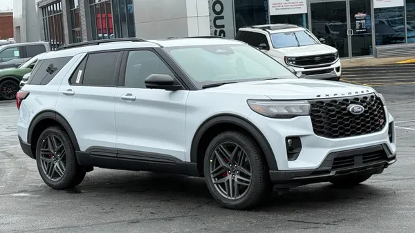 Ford Ford Explorer  2022 - voorkant
