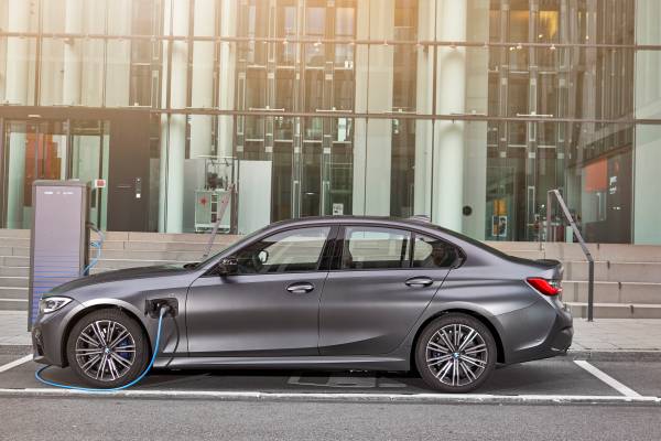 Foto van BMW 330E XDRIVE