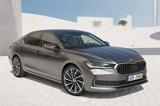 Skoda Superb  2023 - voorkant