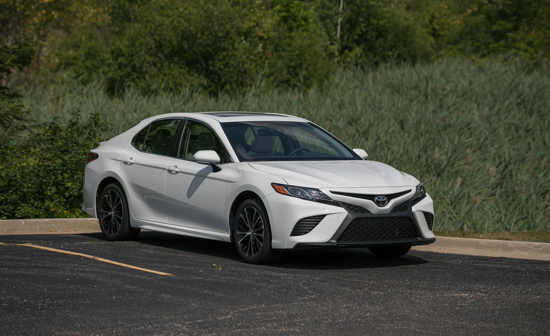 Toyota Camry  2019 - voorkant