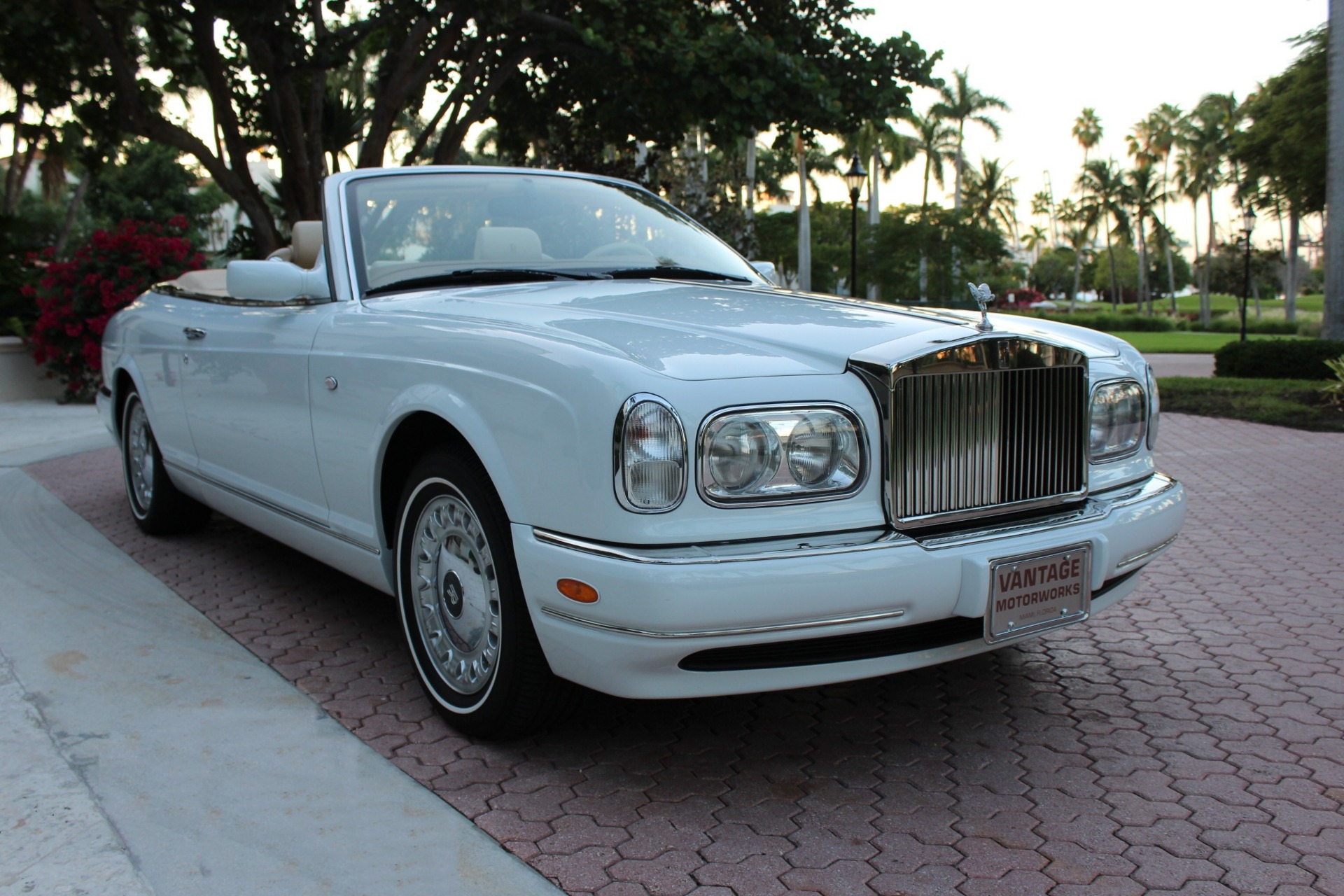 Foto van ROLLS ROYCE CORNICHE