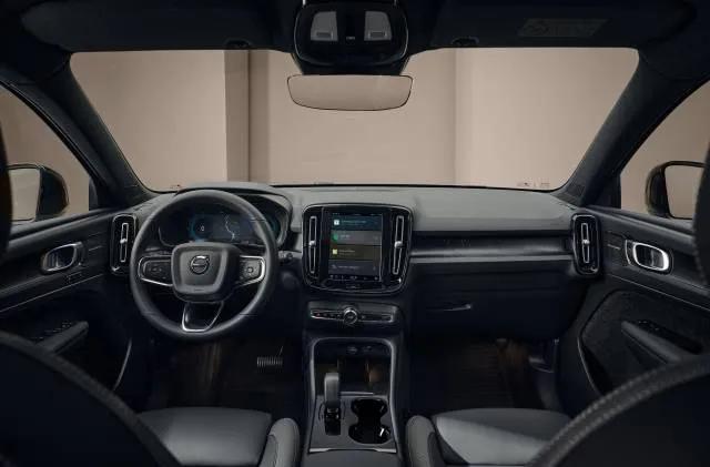 Volvo Ex40  2025 - voorkant