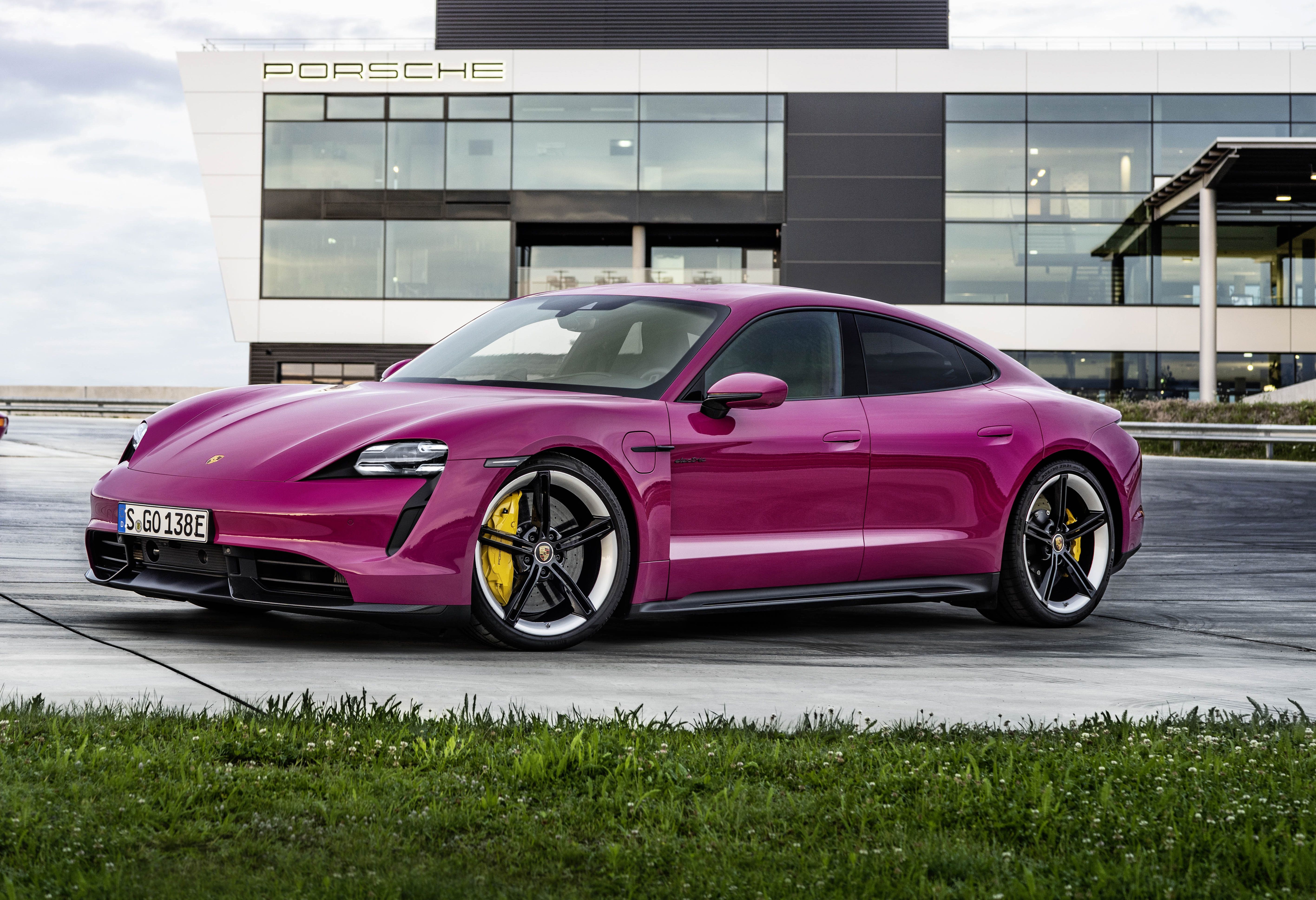 Foto van PORSCHE TAYCAN 4S