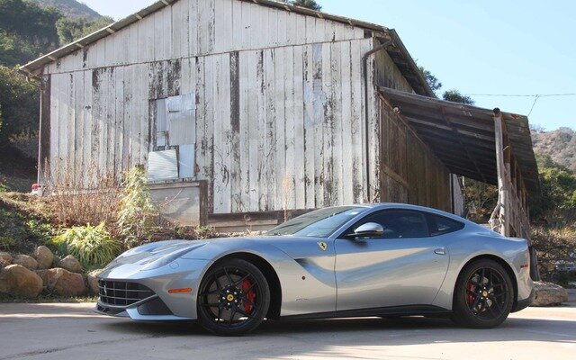 Foto van FERRARI F 12