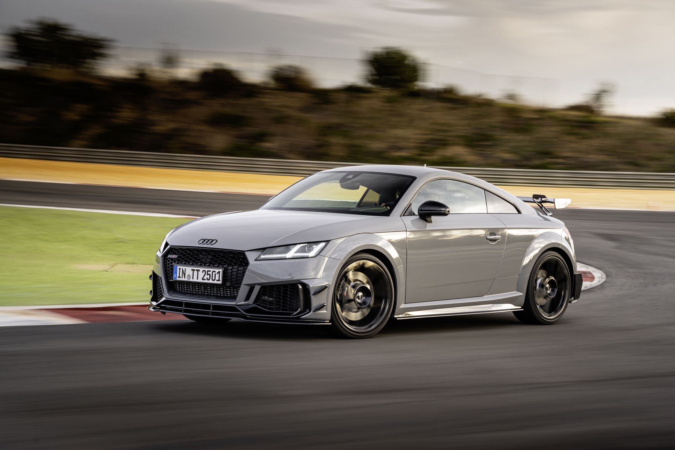 Foto van AUDI TT RS COUPE