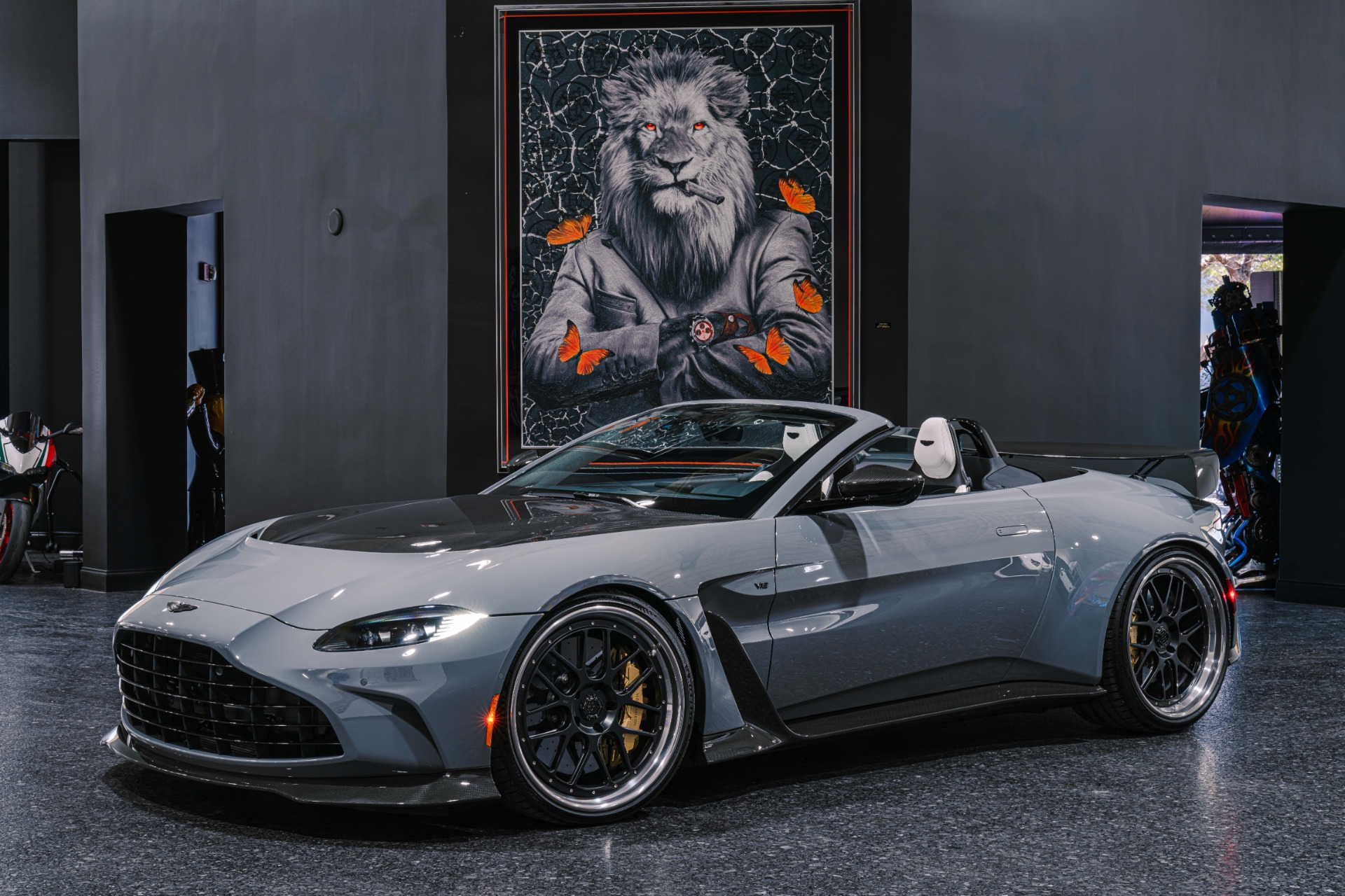 Foto van ASTON MARTIN V12 VANTAGE ROADSTER