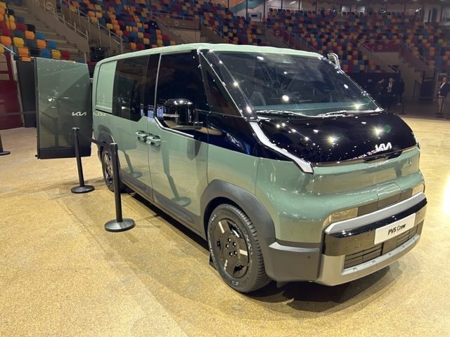 Kia Pv5 Passenger Plus 71.2 kWh 2025 - voorkant