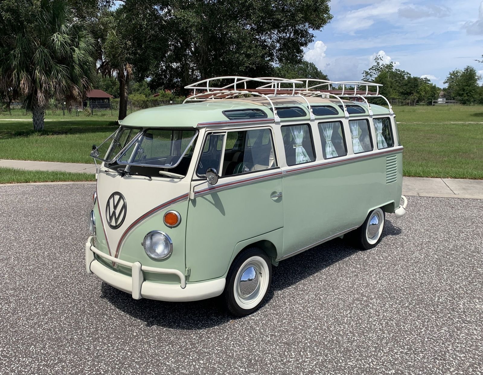 Foto van VOLKSWAGEN KOMBI