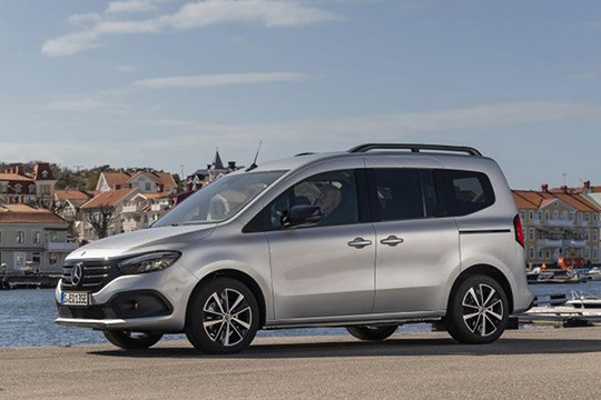 Mercedes-Benz Eqt  2024 - voorkant