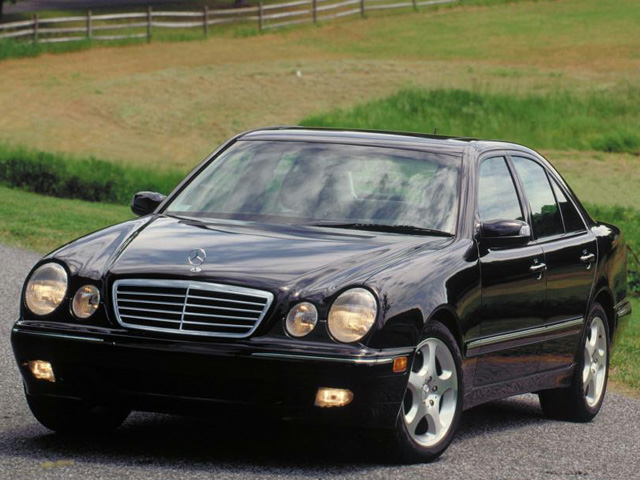 Mercedes-Benz E 200  2001 - voorkant