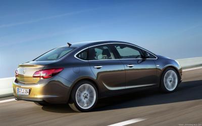 Opel Astra Notchback  2015 - voorkant