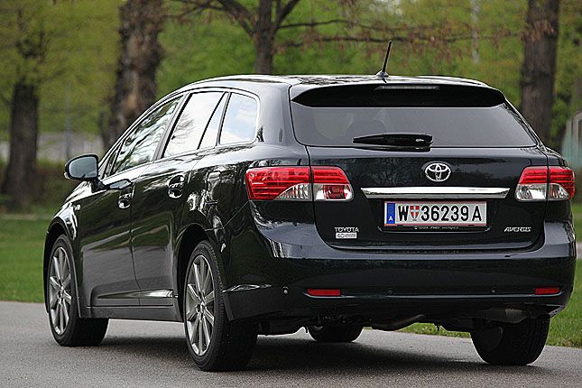 Toyota Avensis 1.8 VVTi Linea Sol - voorkant