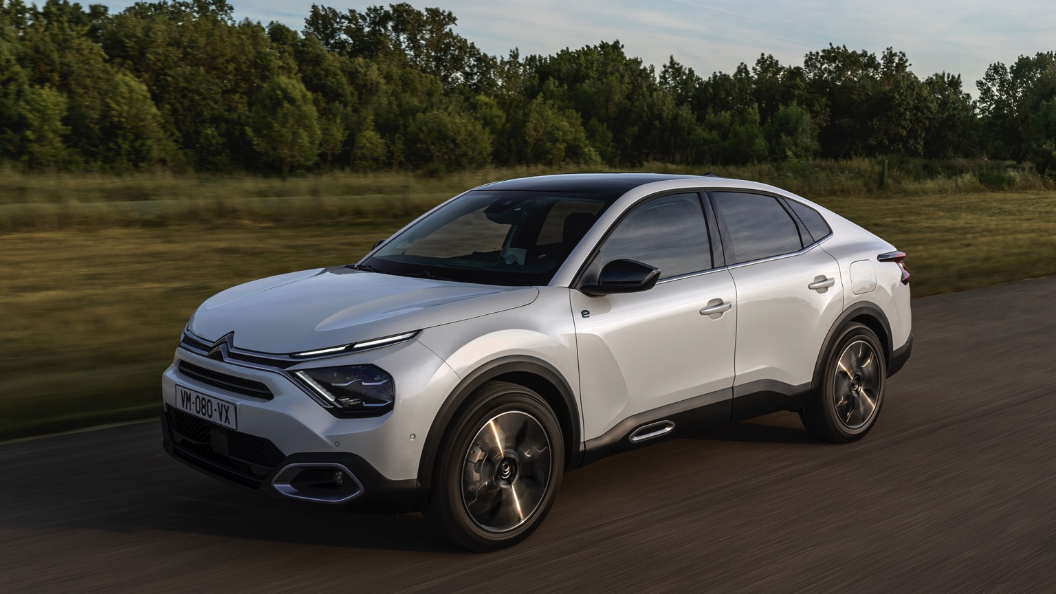 Foto van CITROEN E-C4 X