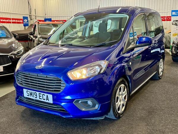 Ford Tourneo Courier - voorkant