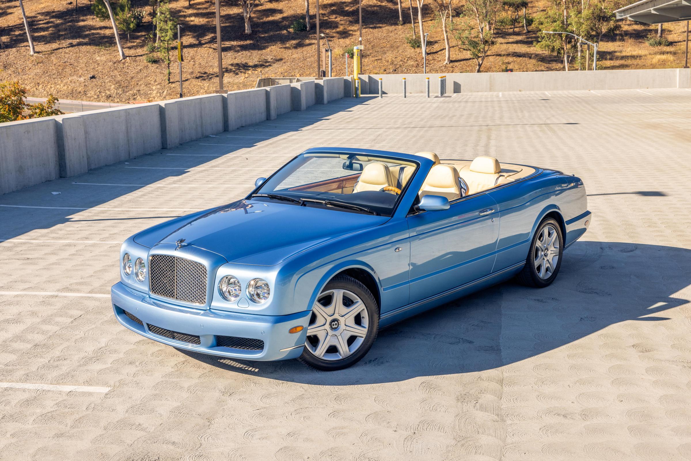 Foto van BENTLEY BENTLEY AZURE