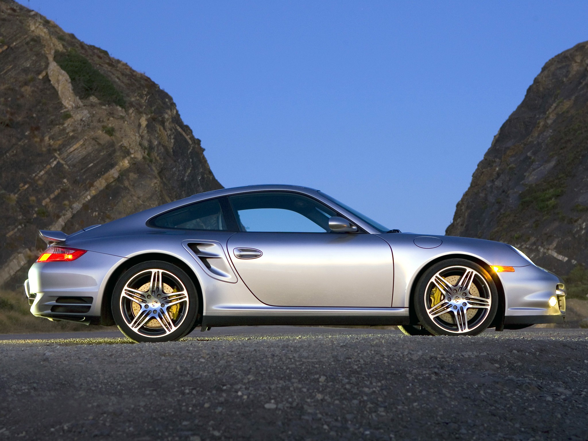Foto van PORSCHE 911 TURBO