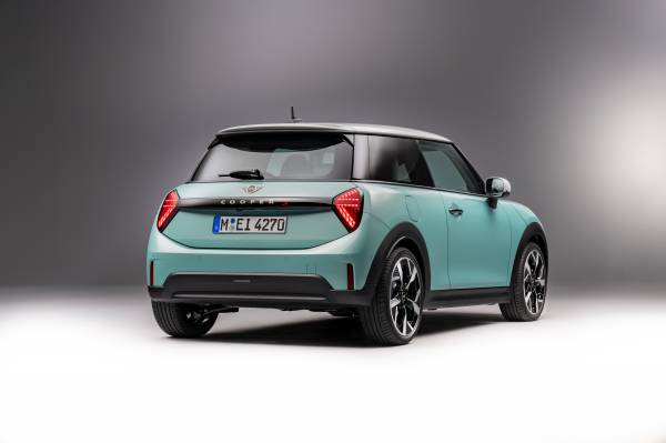 Mini Cooper C  2024 - voorkant
