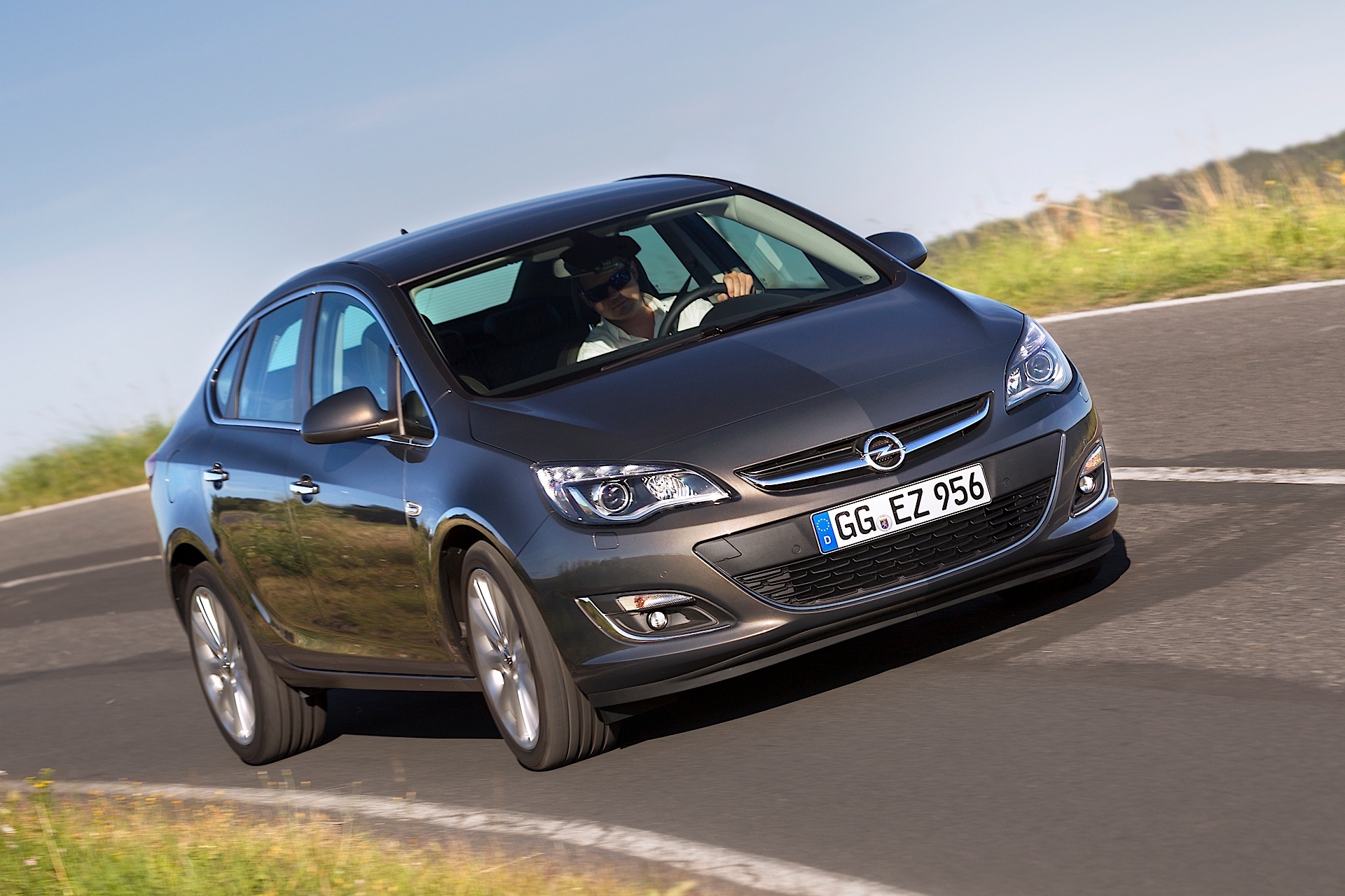 Foto van OPEL ASTRA NOTCHBACK