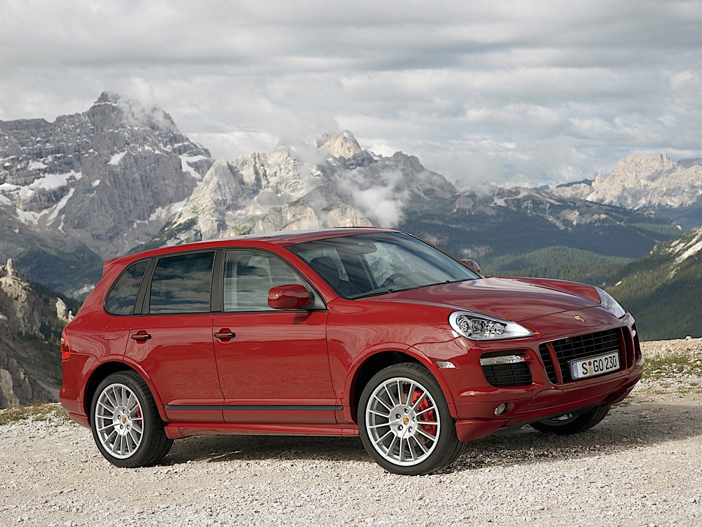 Foto van PORSCHE CAYENNE GTS