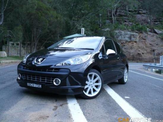 Peugeot 207  2010 - voorkant