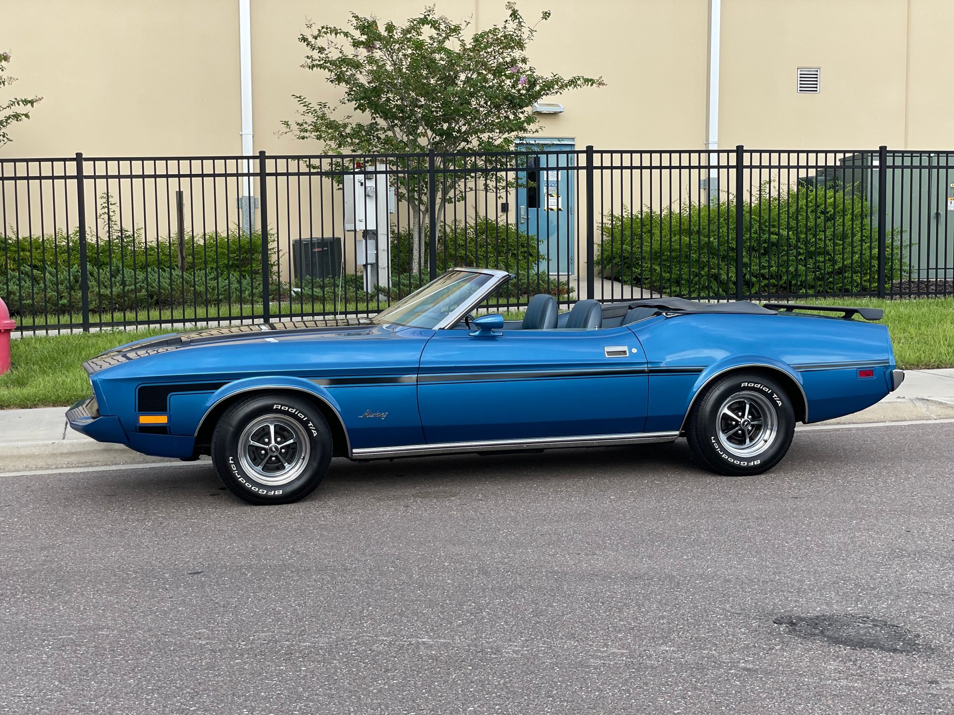 Foto van FORD MUSTANG CONVERTIBLE