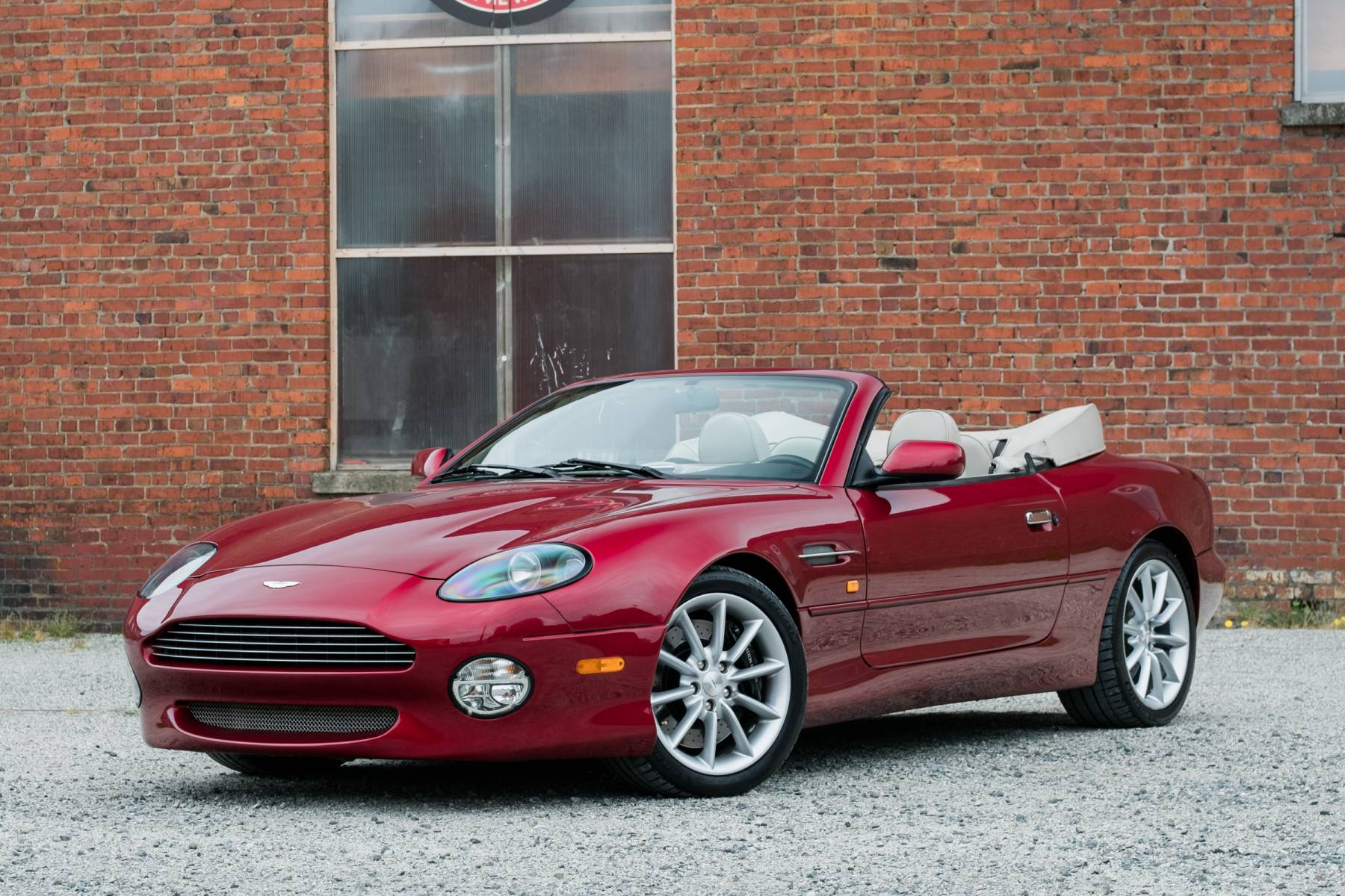 Foto van ASTON MARTIN V8 VOLANTE